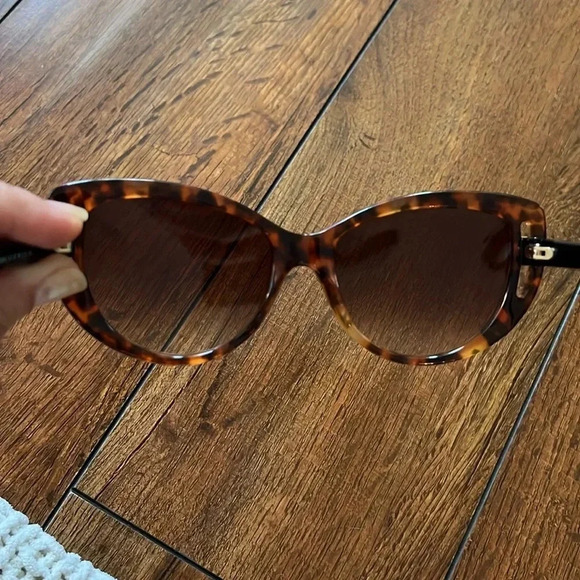 Alexander MQueen sunglasses main image 2